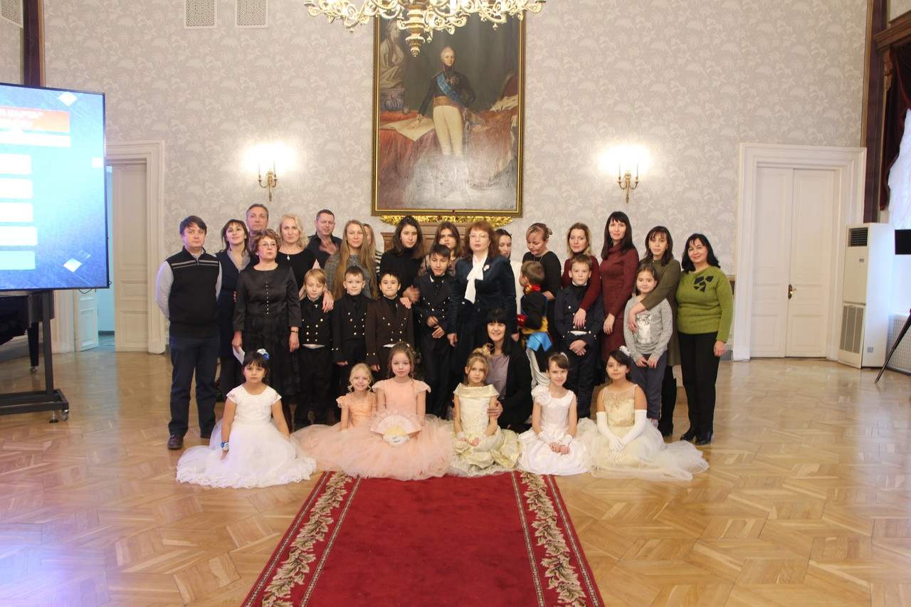 Детский театр 'Радуга' показал спектакль в Музее истории КФУ Детский театр 'Радуга' показал спектакль в Музее истории КФУ