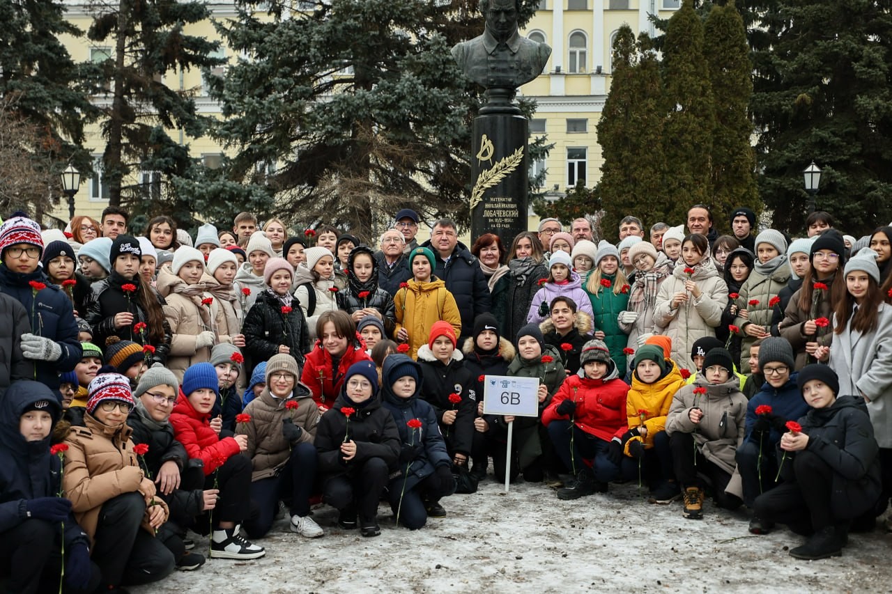 Ректор КФУ Ленар Сафин: 'Честь и долг почтить память великого ученого, так много сделавшего для развития науки и Казанского университета' Ректор КФУ Ленар Сафин: 'Честь и долг почтить память великого ученого, так много сделавшего для развития науки и Казанского университета'