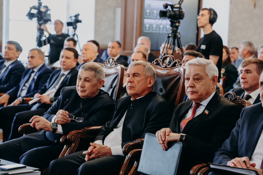 Робот-помощник пациентов и врачей, а также система антиплагиата для татарского языка Робот-помощник пациентов и врачей, а также система антиплагиата для татарского языка