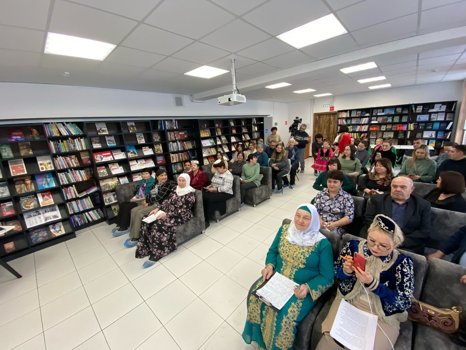 В Ульяновском центре Института Каюма Насыри был проведен круглый стол 'Хорошее воспитание ? основа крепкой семьи', приуроченный к 200-летию Каюма Насыри В Ульяновском центре Института Каюма Насыри был проведен круглый стол 'Хорошее воспитание ? основа крепкой семьи', приуроченный к 200-летию Каюма Насыри