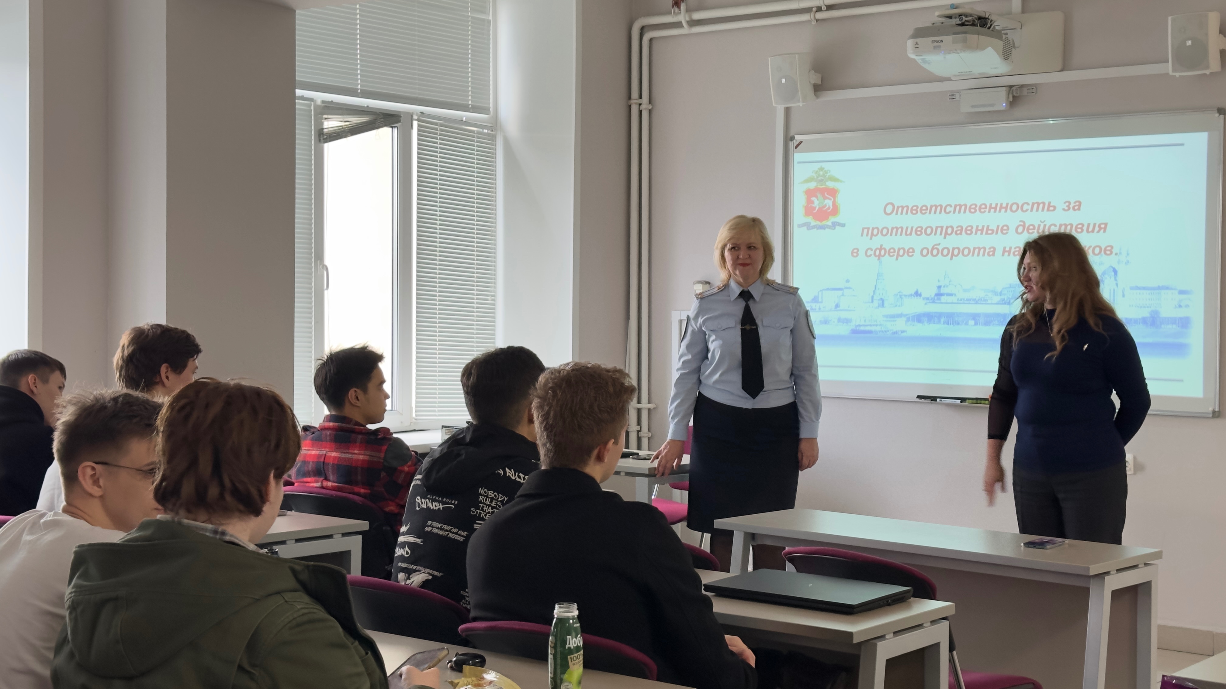 '  ? 2025':          ,, ,  ,  -2025