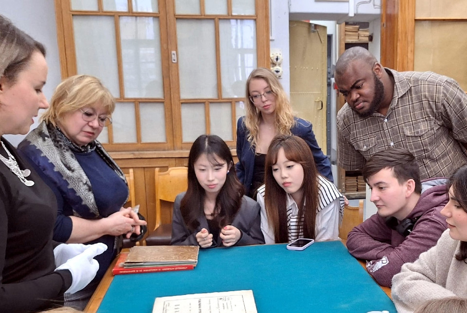 'Нити мудрости: пословицы и поговорки народов мира' 'Нити мудрости: пословицы и поговорки народов мира'