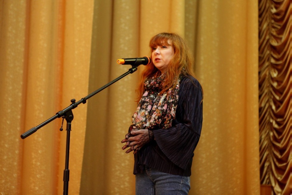 Общество живых поэтов на сцене Елабужского института КФУ Общество живых поэтов на сцене Елабужского института КФУ