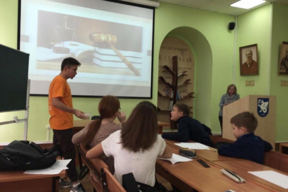 Смена 'Poliglot' на факультете иностранных языков Смена 'Poliglot' на факультете иностранных языков