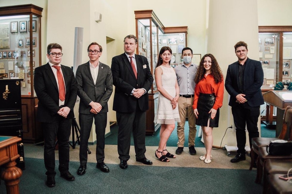 ����� ������ ���������� ����������� ������������ ���������� ������ ������� ����������, ������ ����� ��������� � ������ ����� ����������� ������� ������� � �������� ��������� ���������������� ����������� ��������� � ����������� ����� (�) ��� ������ � ���������� (������������) ������������ ������������