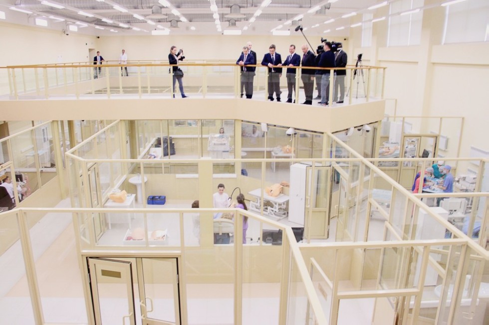 Делегация Правительства Российской Федерации и прибыла в Казанский университет с официальным визитом Делегация Правительства Российской Федерации и прибыла в Казанский университет с официальным визитом