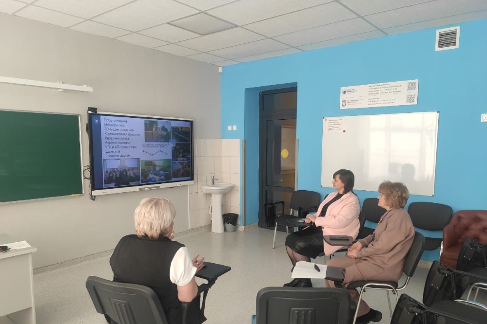 The delegation of the Kyrgyz-Russian Slavic University school adopts the experience of Elabuga Institute of KFU The delegation of the Kyrgyz-Russian Slavic University school adopts the experience of Elabuga Institute of KFU