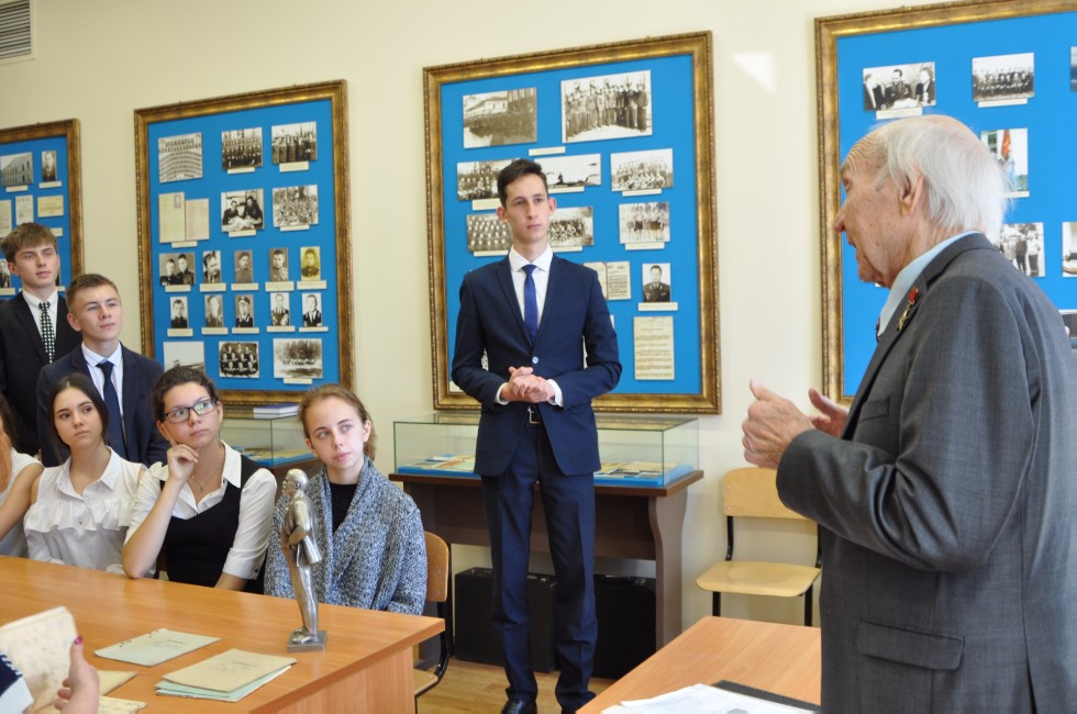 � ������ � ����� ��� ��������� 9 ��������� ��������� ��� (1944 ���� �������), �������, �������� � ������� ������ �������� ����, ����� ���������� �����, ����������� �����-���������� ����, ����������� ������ ������ ���� ������� �������������� �������