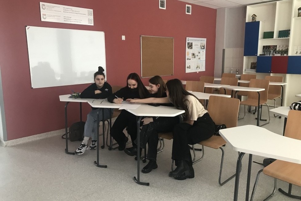 Интеллектуальная игра в ОШ 'Университетская' Интеллектуальная игра в ОШ 'Университетская'