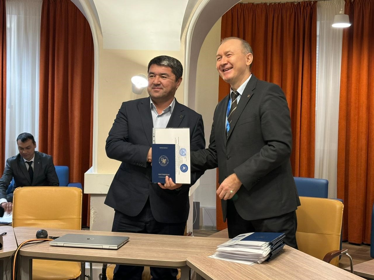 В Институте психологии и образования преподавателям Шахрисабзского государственного педагогического института вручили документы о повышении квалификации В Институте психологии и образования преподавателям Шахрисабзского государственного педагогического института вручили документы о повышении квалификации