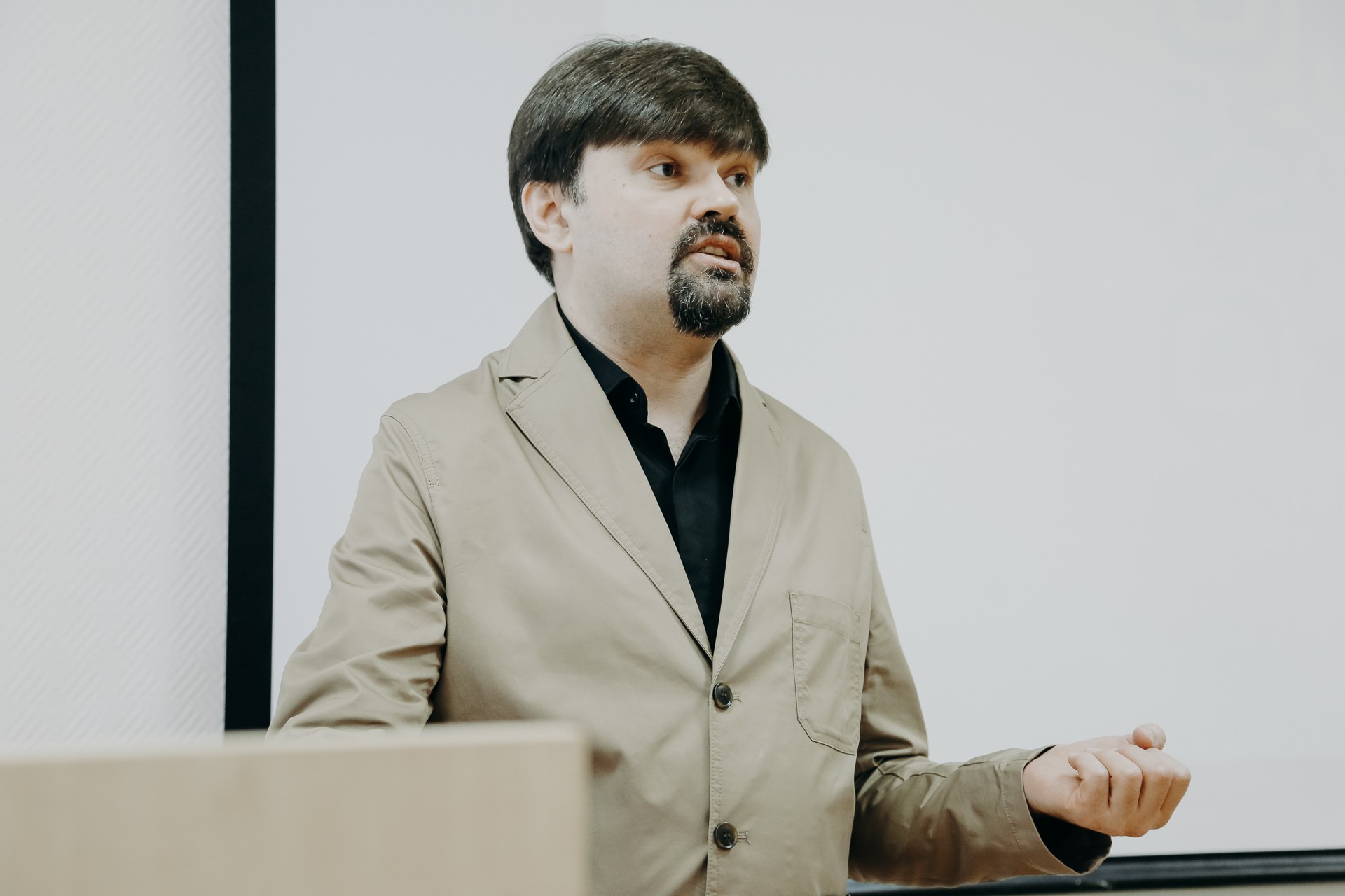 Открытая лекция Дмитрия Мартынова прошла в ИМОИиВ Открытая лекция Дмитрия Мартынова прошла в ИМОИиВ