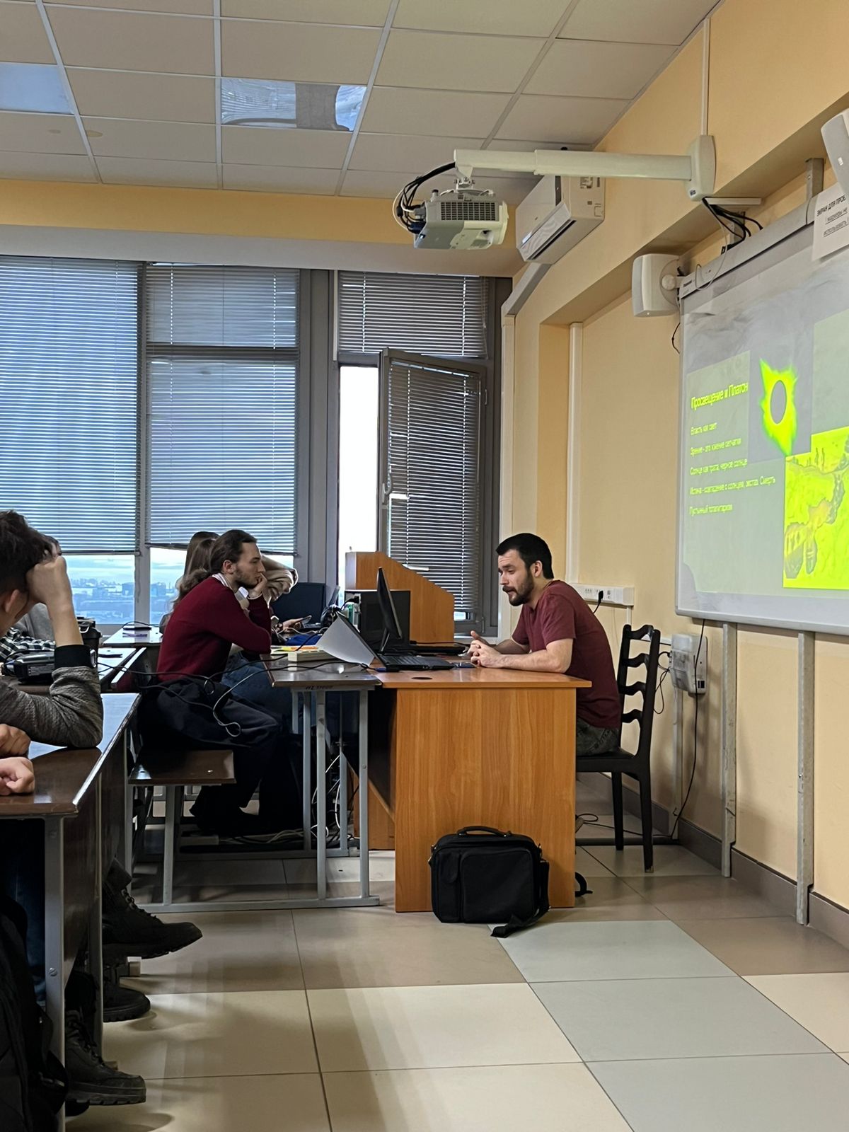 В Дискуссионном клубе 'На Кремлёвской' состоялась лекция по тёмной экологии В Дискуссионном клубе 'На Кремлёвской' состоялась лекция по тёмной экологии