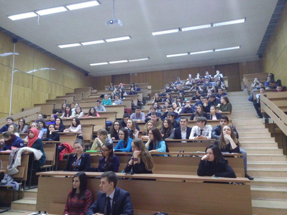 На минувшей неделе c 6 ? 10 апреля 2015 года Отдел развития карьеры Департамента образования КФУ проводил 'Дни карьеры', для студентов, обучающихся на 3-5 курсе, где студенты отделения финансов приняли активное участие. На минувшей неделе c 6 ? 10 апреля 2015 года Отдел развития карьеры Департамента образования КФУ проводил 'Дни карьеры', для студентов, обучающихся на 3-5 курсе, где студенты отделения финансов приняли активное участие.