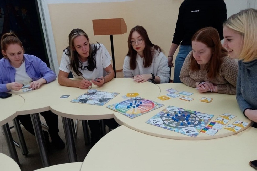 Образовательный интенсив 'Студент-студенту': Игра 'Компас новых профессий' Образовательный интенсив 'Студент-студенту': Игра 'Компас новых профессий'