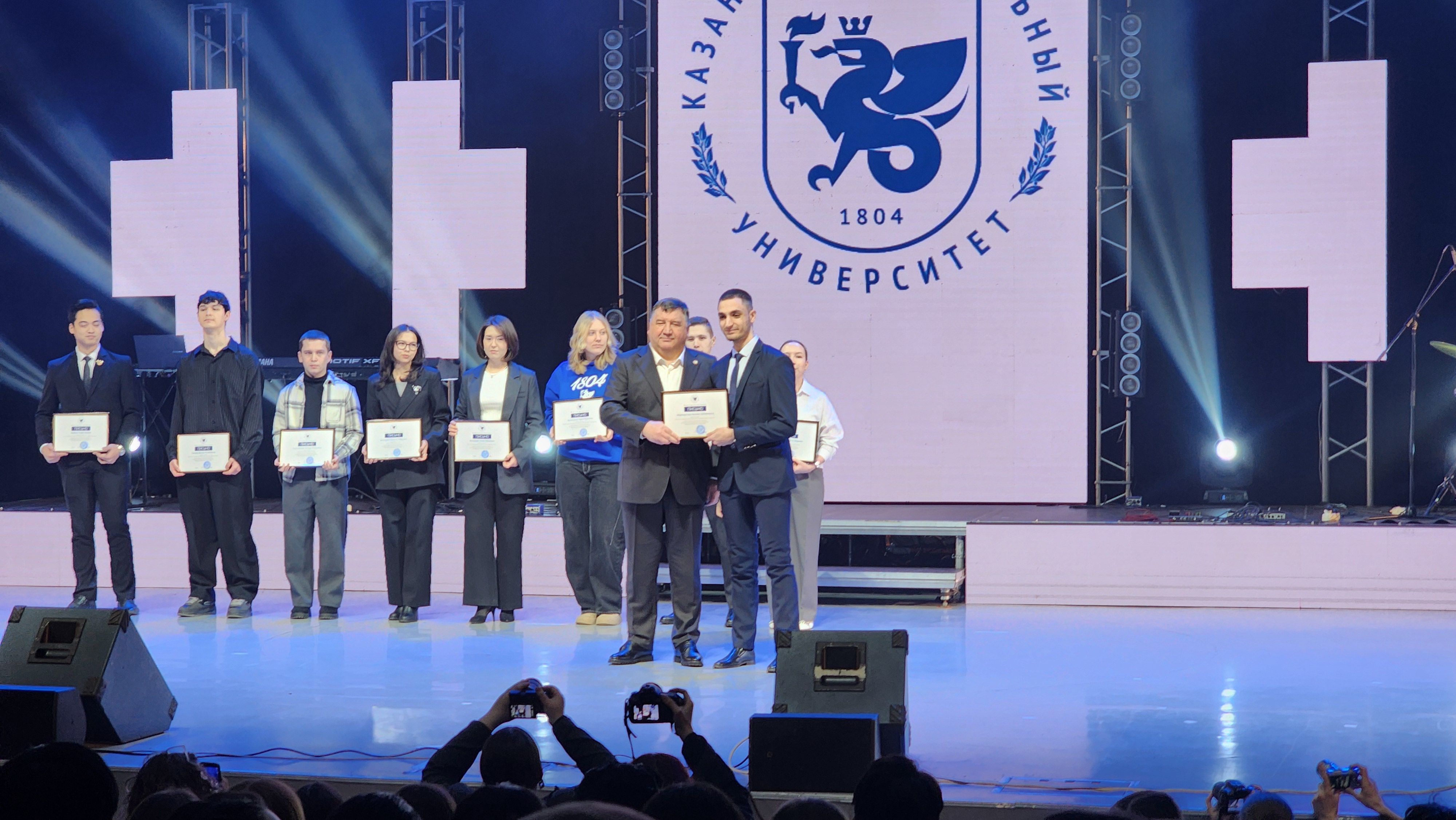 Студент ИТИС был отмечен благодарственным письмом ректора КФУ Студент ИТИС был отмечен благодарственным письмом ректора КФУ