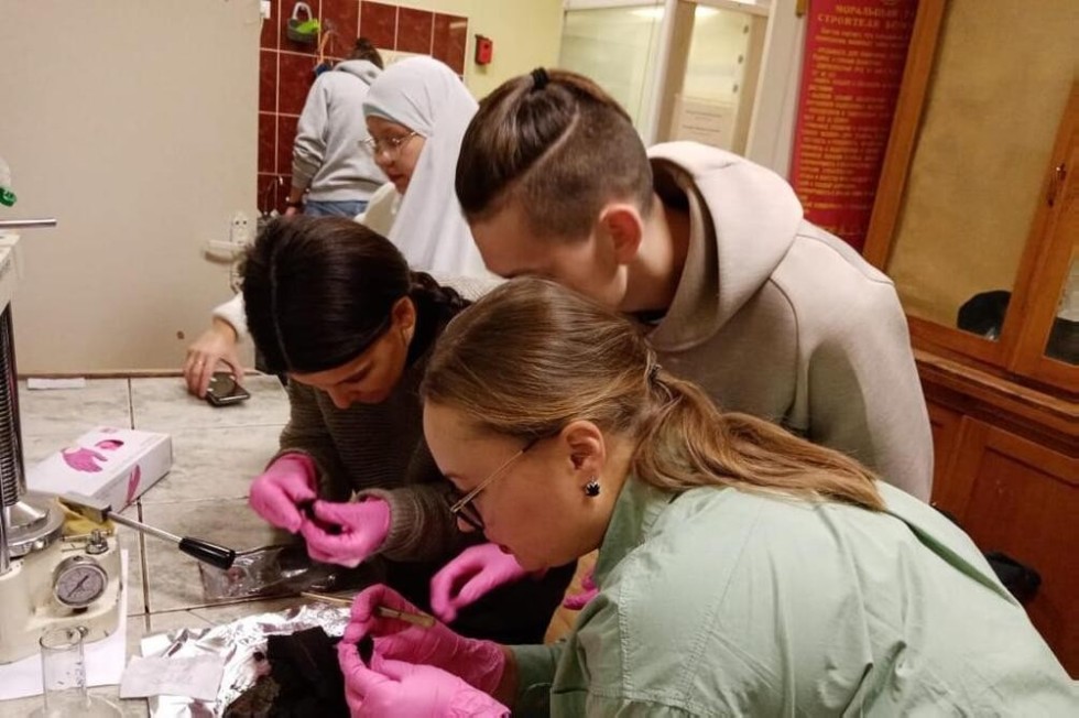 Радиоуглерод (14С) в окружающей среде и метод радиоуглеродного датирования Радиоуглерод (14С) в окружающей среде и метод радиоуглеродного датирования