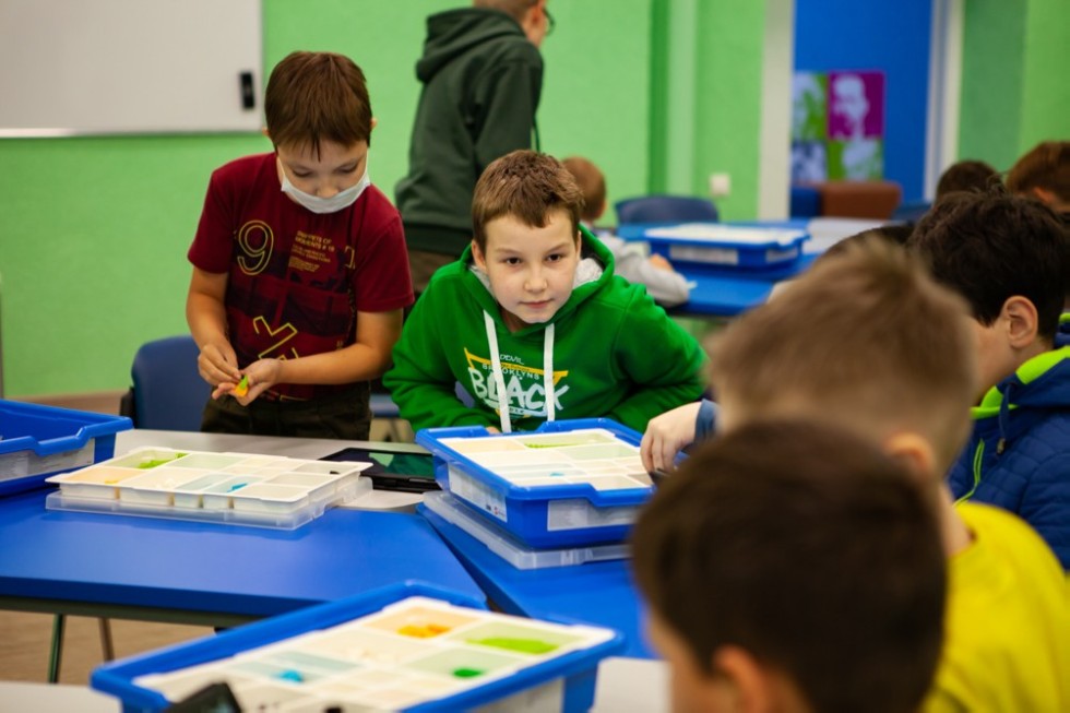 ����������