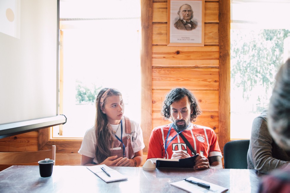 ��������