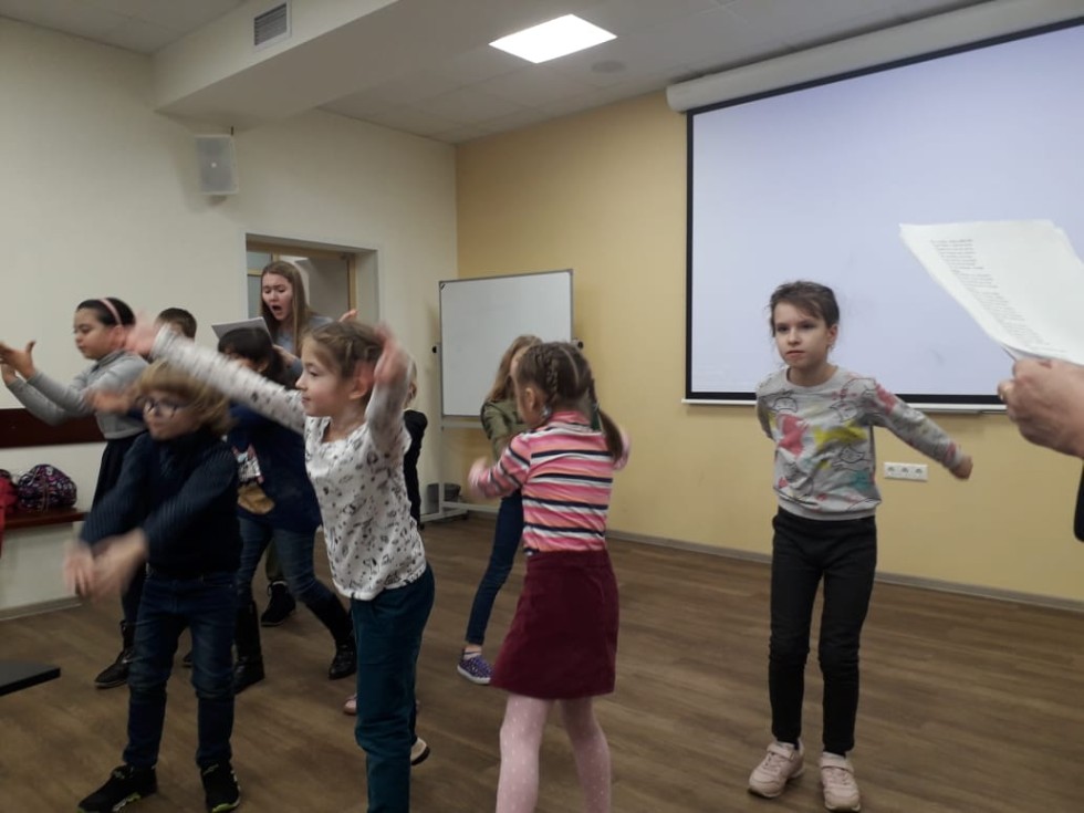 Актерский состав детского театра КФУ 'Радуга' работает над новым спектаклем Актерский состав детского театра КФУ 'Радуга' работает над новым спектаклем