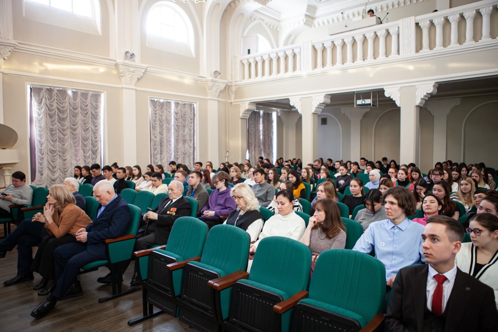 Участникам СВО посвятили встречу с поэтом в Елабужском институте КФУ Участникам СВО посвятили встречу с поэтом в Елабужском институте КФУ
