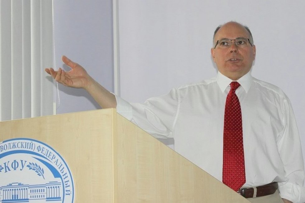 Профессор Университета Висконсин-Мадиссон (США) Юлай Шамильоглу проводит лекции для студентов Елабужского института КФУ