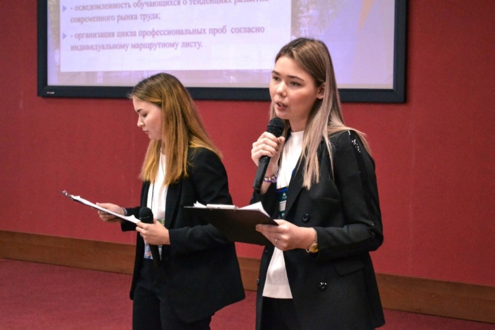 Студенты Елабужского института КФУ заняли II место во Всероссийском конкурсе студентов педагогических направлений подготовки 'Учитель нового поколения' Студенты Елабужского института КФУ заняли II место во Всероссийском конкурсе студентов педагогических направлений подготовки 'Учитель нового поколения'