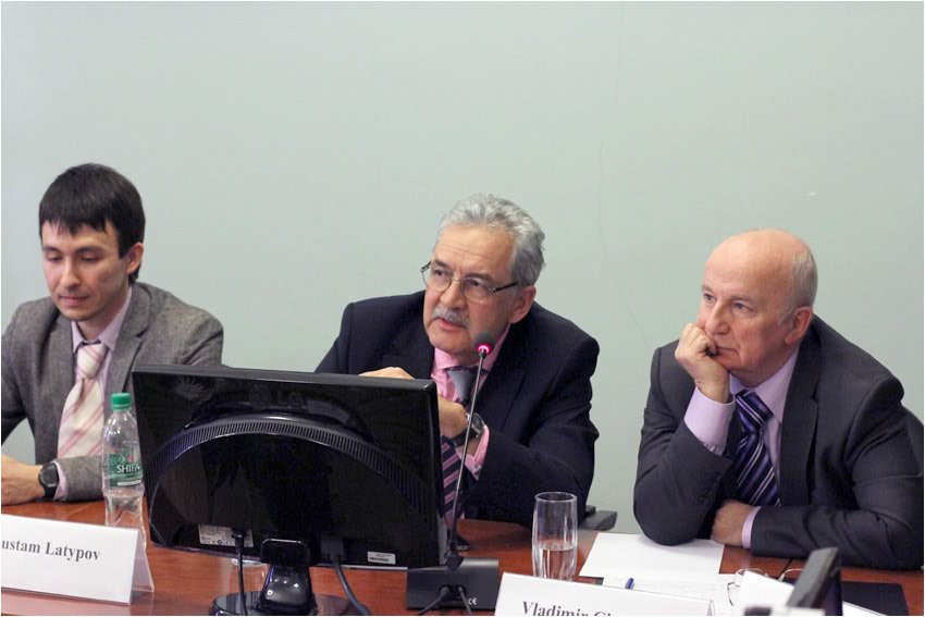 ����������