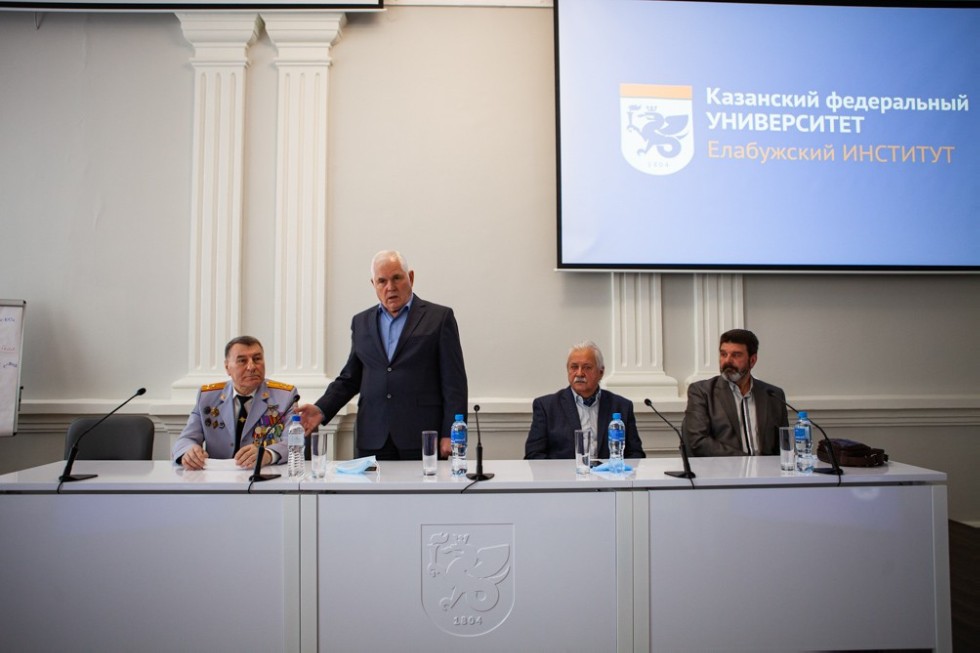 Встреча студентов ЕИ КФУ с активом Совета ветеранов Елабуги и ЕМР Встреча студентов ЕИ КФУ с активом Совета ветеранов Елабуги и ЕМР