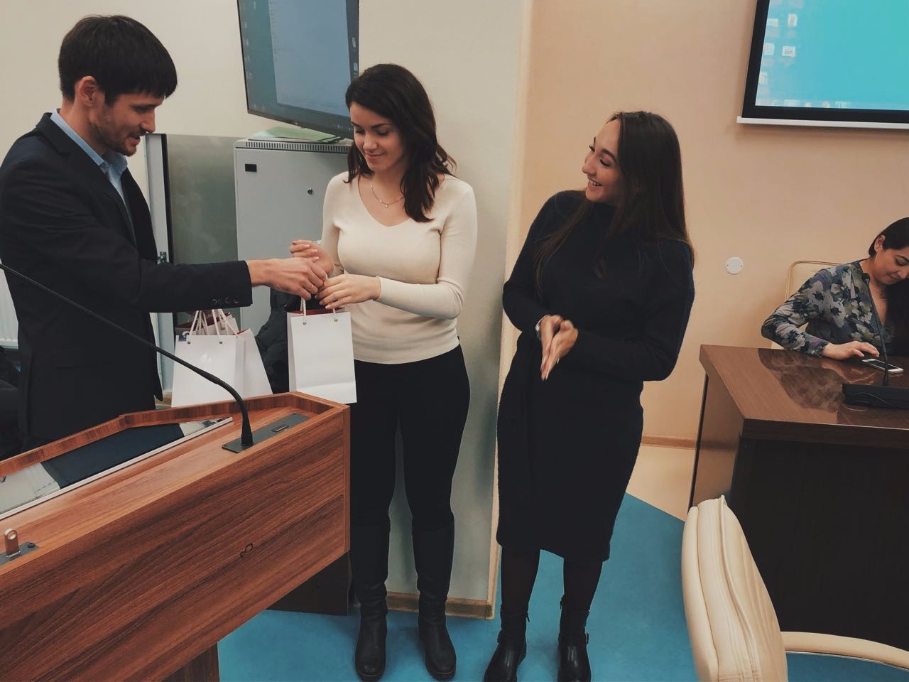 Круглый стол в рамках недели банковского работника Круглый стол в рамках недели банковского работника