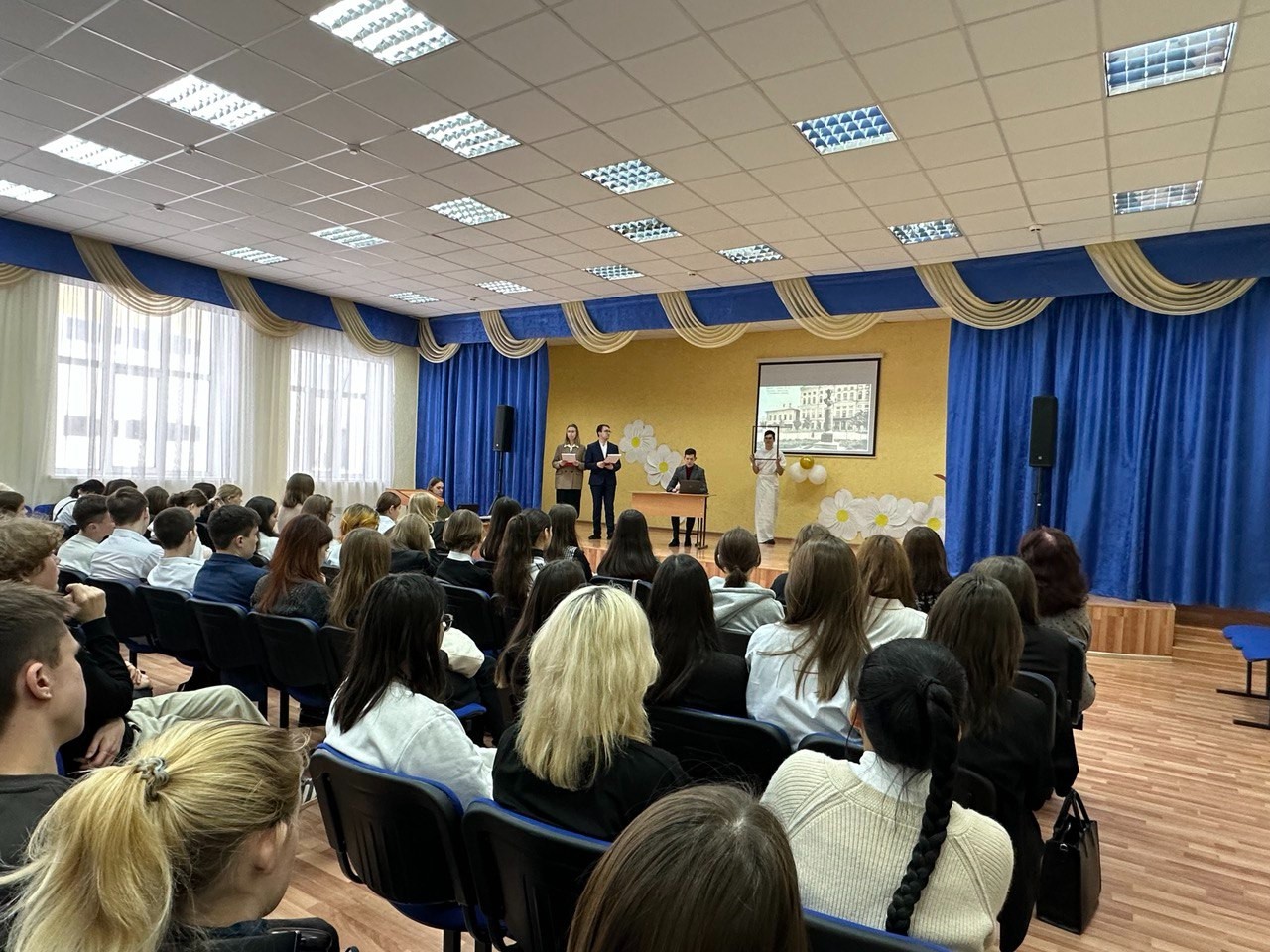 Математики университета ? школьникам Математики университета ? школьникам