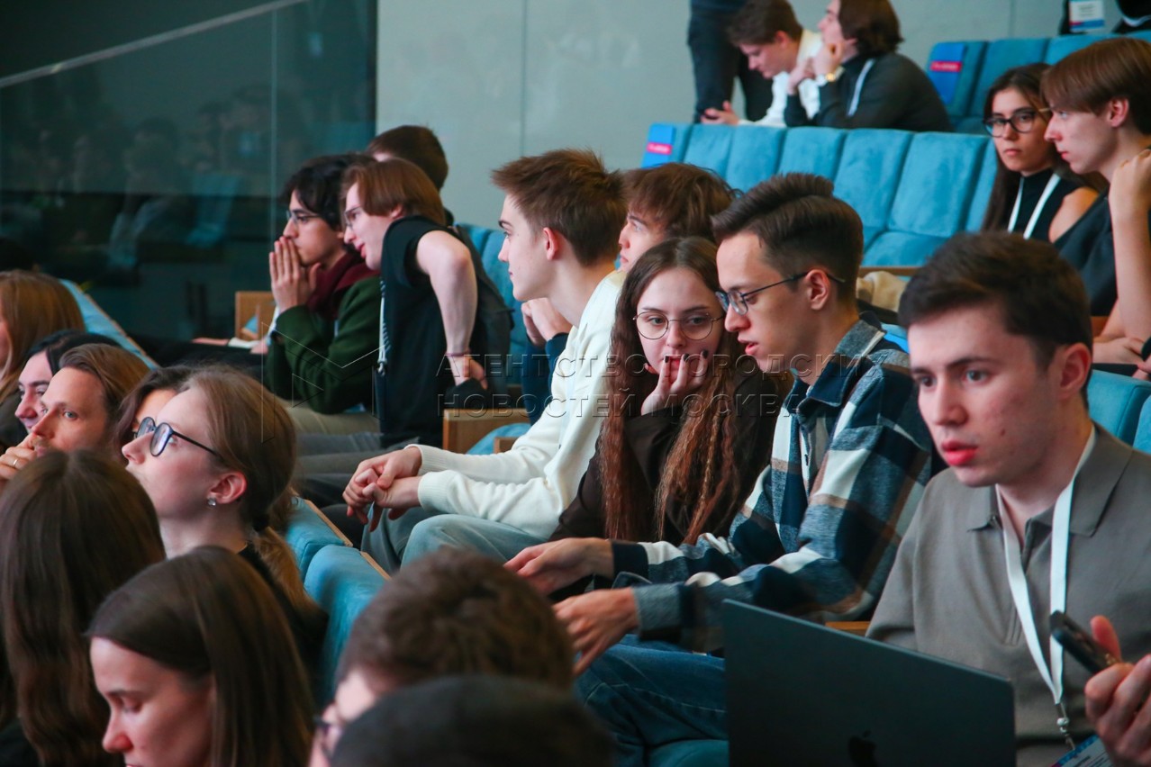 ������� ���� �������� �������� �� MAX � VK Education