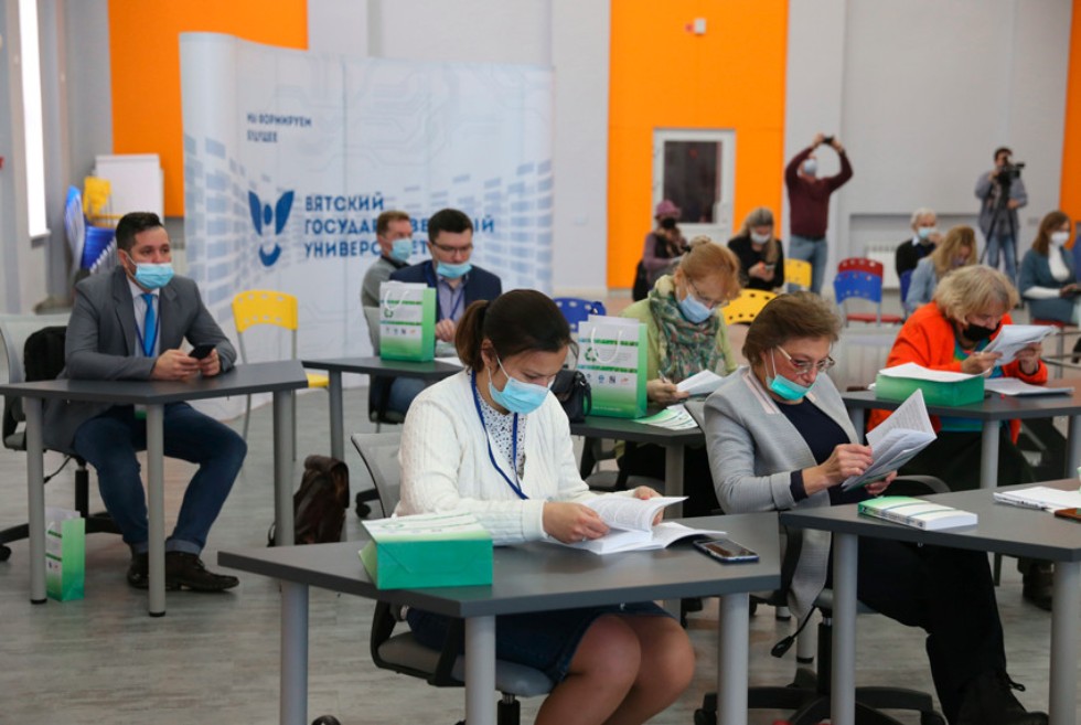 На Всероссийской конференции в г. Киров учеными КФУ поднята проблема загрязнения водных экосистем частицами микропластика На Всероссийской конференции в г. Киров учеными КФУ поднята проблема загрязнения водных экосистем частицами микропластика