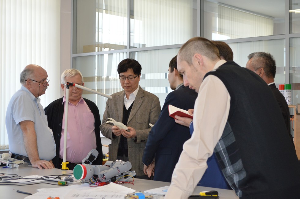 ����� ��������� �������������� LG TCM (Technology Center Moscow) � ���������� ��������