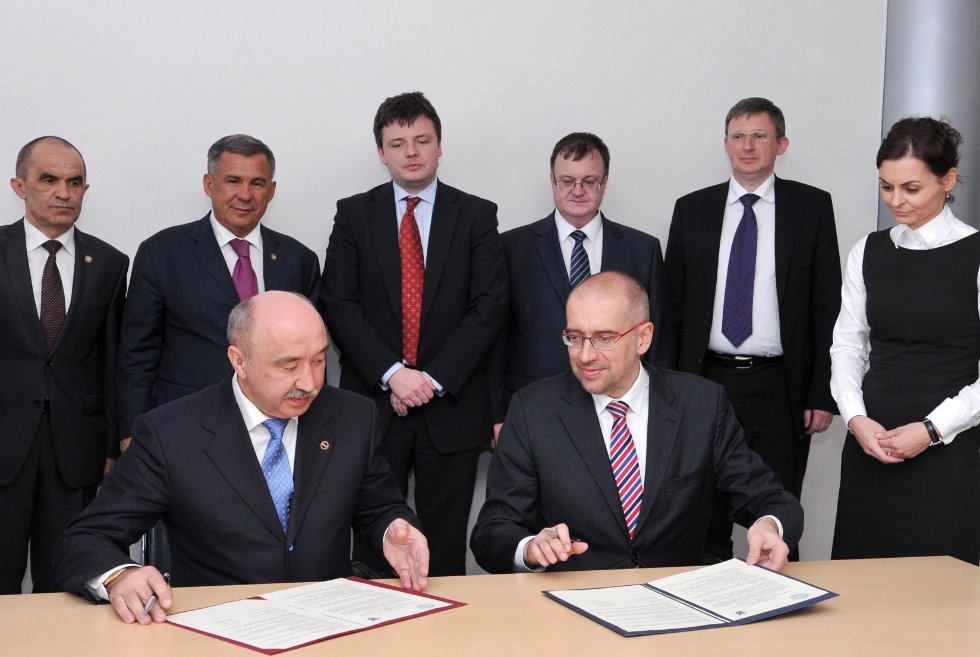 Rustam Minnikhanov Took Part in the Ceremony of Memorandums of Understanding Signing between KFU and Universities of Czech Republic