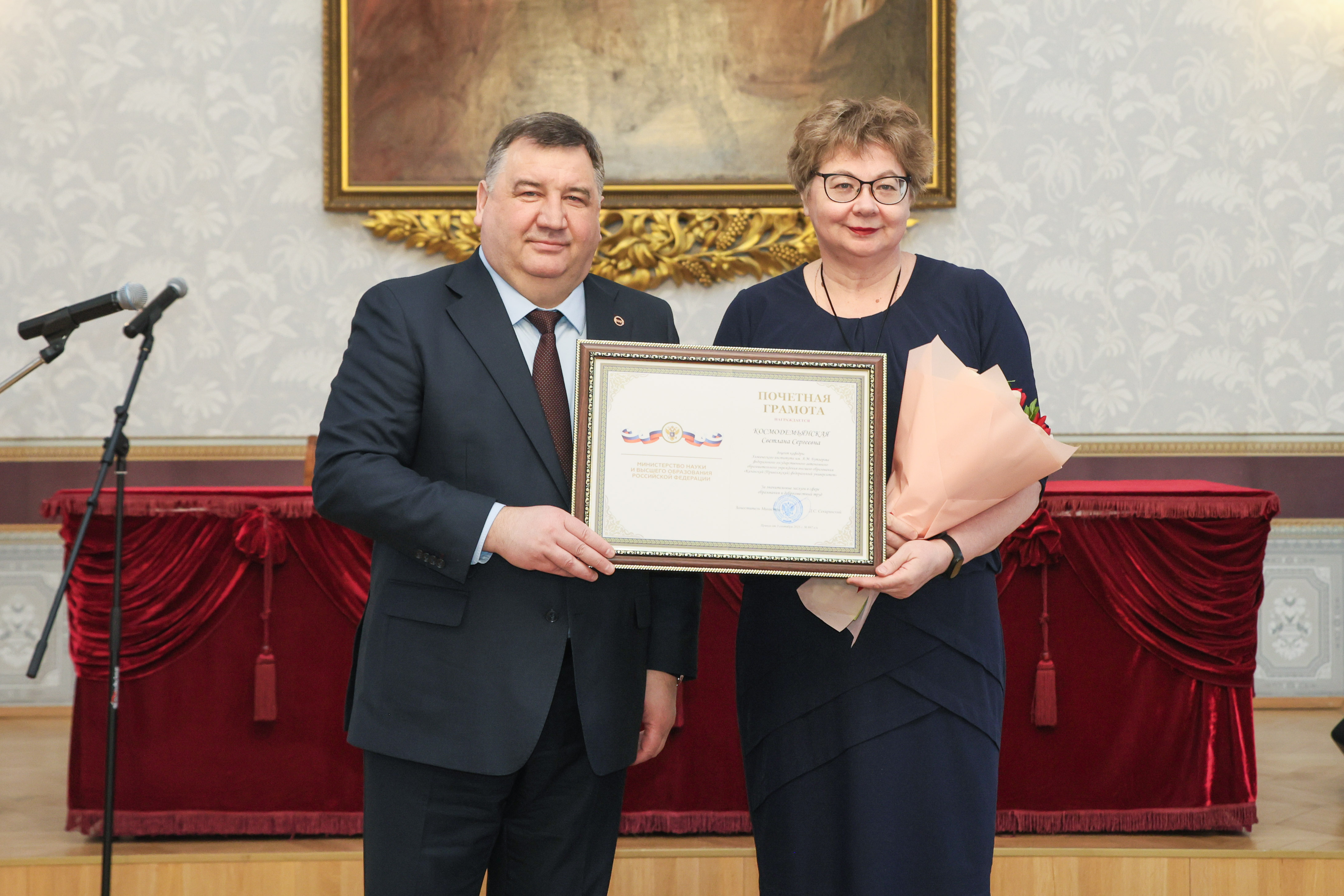 Ректор КФУ Ленар Сафин: 'Женщины приносят в этот мир гармонию, нежность, красоту и самое сильное, чистое, бескорыстное чувство ? безусловную материнскую любовь' Ректор КФУ Ленар Сафин: 'Женщины приносят в этот мир гармонию, нежность, красоту и самое сильное, чистое, бескорыстное чувство ? безусловную материнскую любовь'