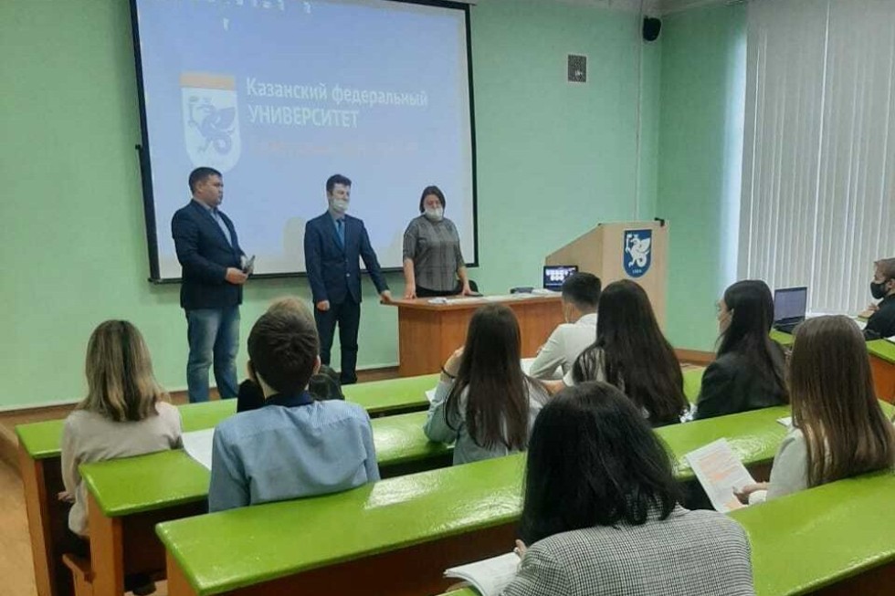 Студенты и преподаватели представили свой взгляд на решение актуальных экономических проблем Студенты и преподаватели представили свой взгляд на решение актуальных экономических проблем