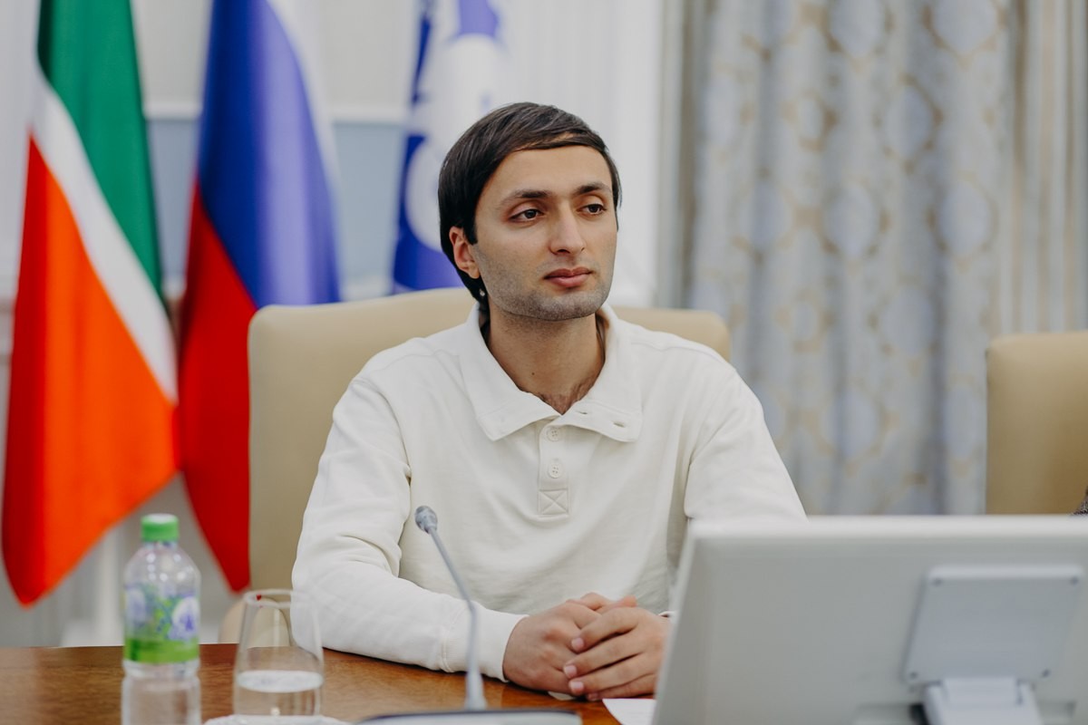 Победители V Международной исторической школы Российского исторического общества встретились проректором по внешним связям КФУ Т.Б.Алишевым Победители V Международной исторической школы Российского исторического общества встретились проректором по внешним связям КФУ Т.Б.Алишевым