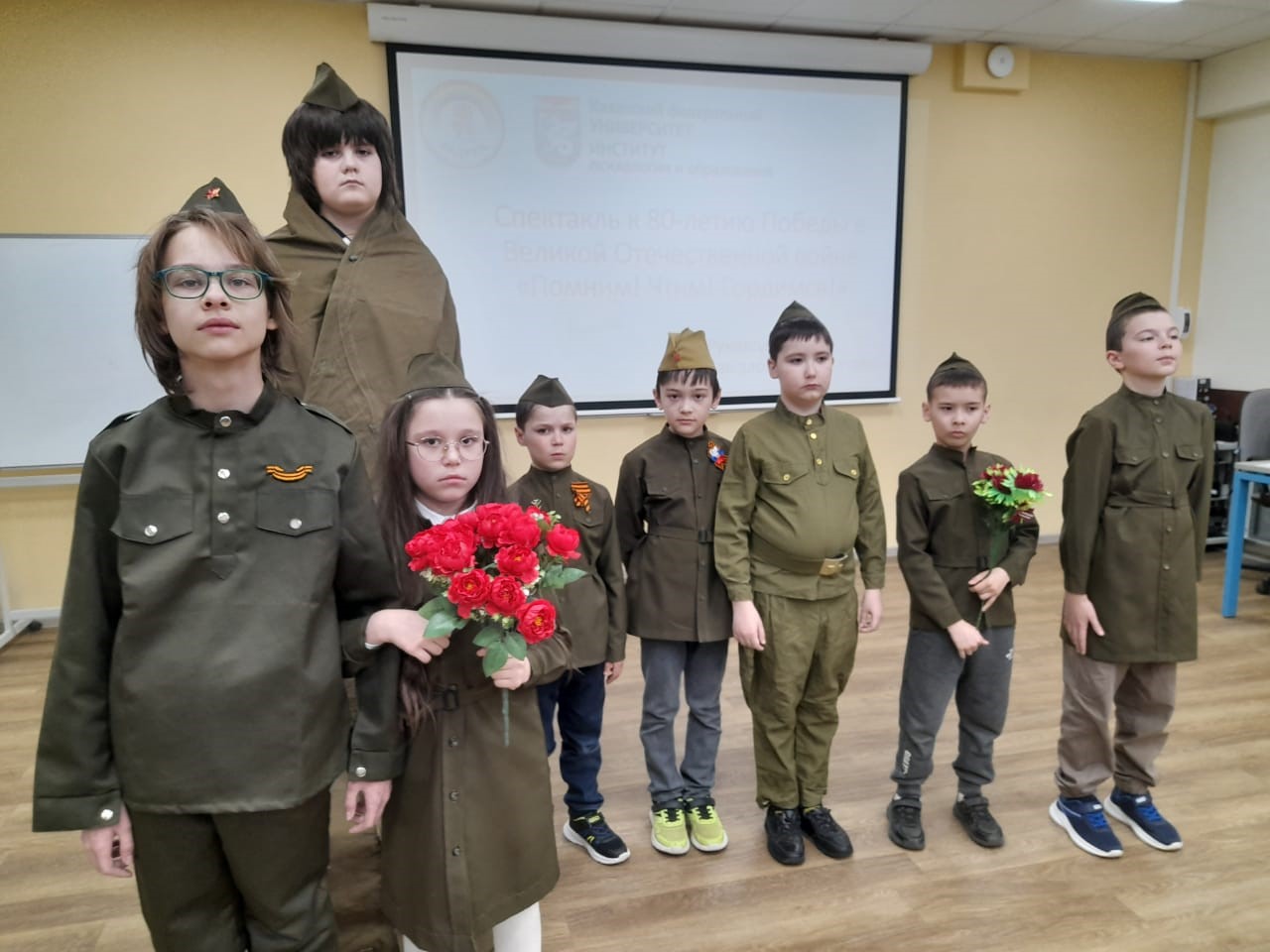 В детском театре Казанского федерального университета 'Радуга' проходят репетиции спектакля о Великой Отечественной войне В детском театре Казанского федерального университета 'Радуга' проходят репетиции спектакля о Великой Отечественной войне