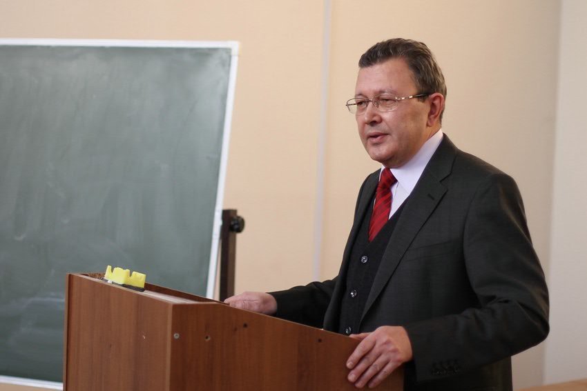 Nail Mukharyamov, newly appointed Director of KFU Institute of Mass Communications and Social Sciences was presented to his team on December, 19. ,
