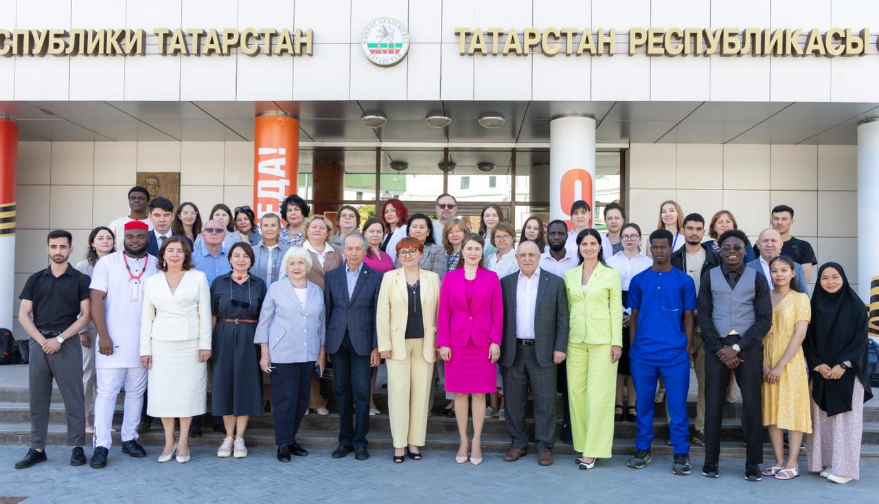 Представители Лиги женщин университета обсудили проблемы общества, науки и образования в условиях геополитической турбулентности Представители Лиги женщин университета обсудили проблемы общества, науки и образования в условиях геополитической турбулентности