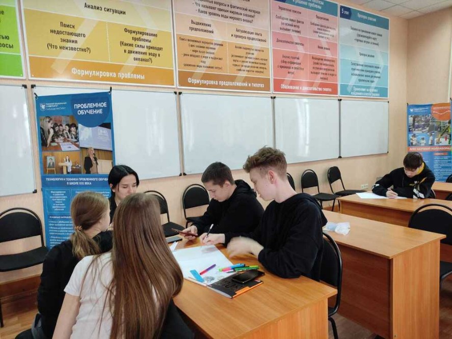 Преподаватели Елабужского института КФУ продолжают работу со школьниками психолого-педагогических классов г. Елабуги Преподаватели Елабужского института КФУ продолжают работу со школьниками психолого-педагогических классов г. Елабуги