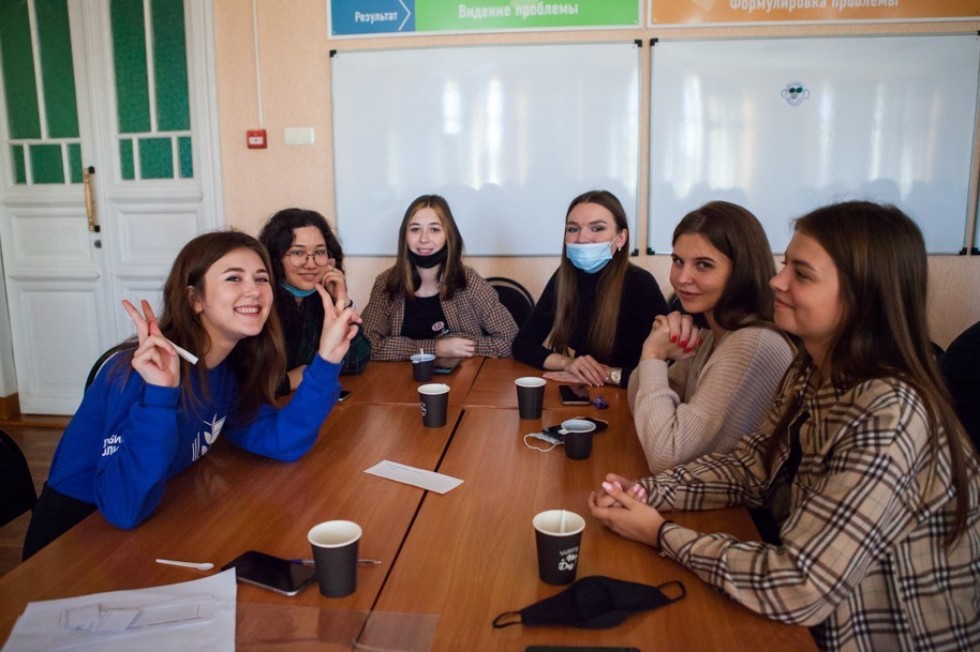 В Елабужском институте прошел квиз для преподавателей и сотрудников ЕИ КФУ и ОШ 'Университетская', посвященный Дню учителя В Елабужском институте прошел квиз для преподавателей и сотрудников ЕИ КФУ и ОШ 'Университетская', посвященный Дню учителя