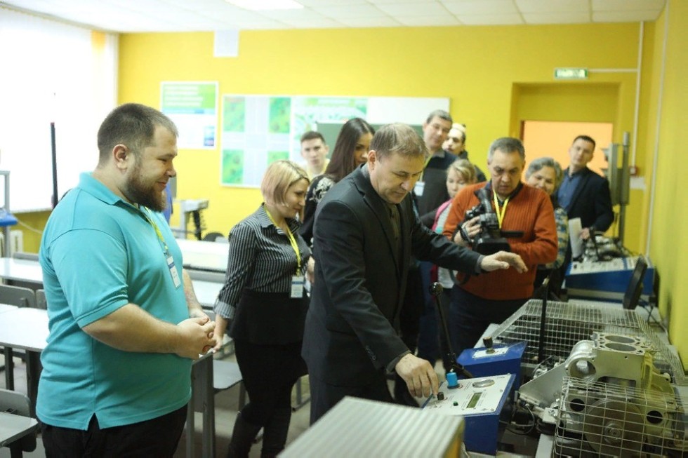 В Елабужском институте КФУ прошёл пресс-тур с участием представителей СМИ и блогеров В Елабужском институте КФУ прошёл пресс-тур с участием представителей СМИ и блогеров