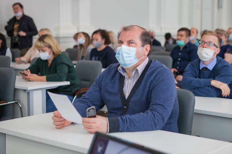 Ilshat Gafurov opened the presentation of Student Scientific Classes at the Elabuga Institute