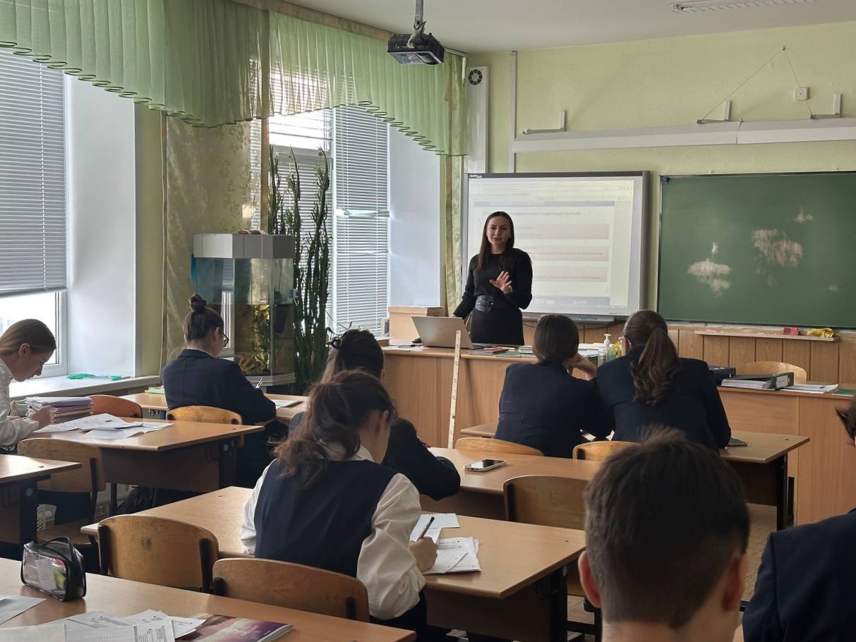 Профориентационная работа преподавателей и студентов кафедры химического образования Химического института им. А.М. Бутлерова с выпусками школ Казани и Альметьевска Профориентационная работа преподавателей и студентов кафедры химического образования Химического института им. А.М. Бутлерова с выпусками школ Казани и Альметьевска