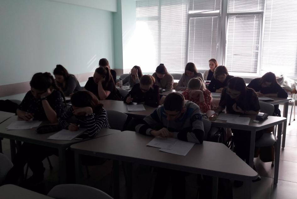 В рамках Недели Немецкого языка состоялся урок, на котором участникам был предложен к просмотру короткометражный фильм на немецком языке 'Der Schwarzfahrer' В рамках Недели Немецкого языка состоялся урок, на котором участникам был предложен к просмотру короткометражный фильм на немецком языке 'Der Schwarzfahrer'