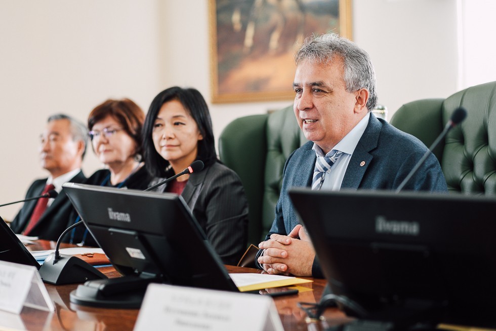 В ИМО торжественно открыли X Семинар по корееведению(фоторепортаж) В ИМО торжественно открыли X Семинар по корееведению(фоторепортаж)