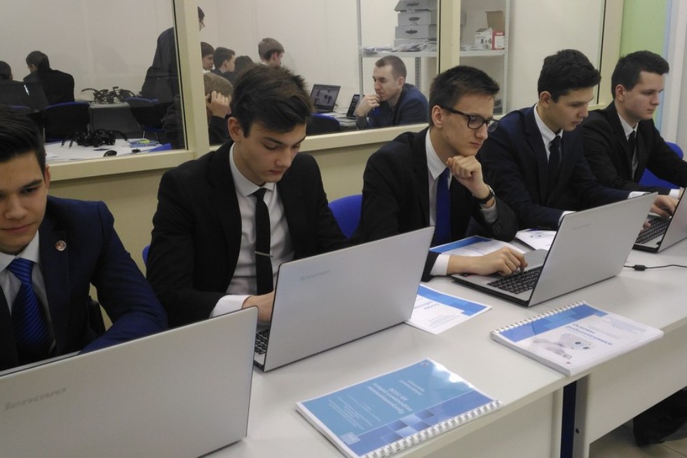 Первый учебник по отечественной робототехнике разработали в ЕИ КФУ Первый учебник по отечественной робототехнике разработали в ЕИ КФУ