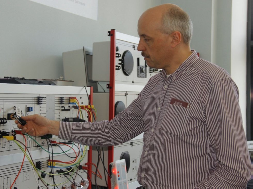 KFU Faculty From Naberezhnye Chelny Branch Work With New Audi And BMW Equipment