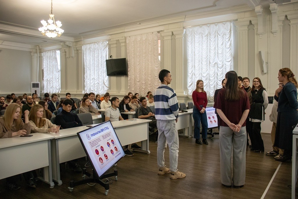 В Елабужском институте КФУ состоялась встреча с врачом В Елабужском институте КФУ состоялась встреча с врачом